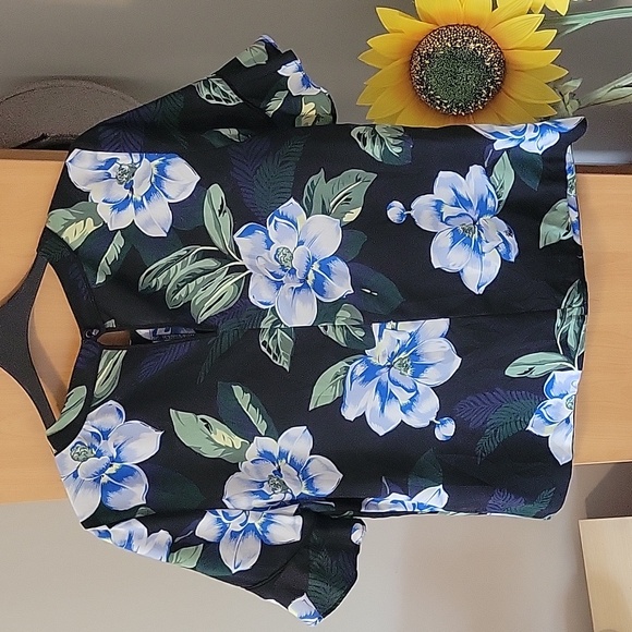 Banana  Republic L top - Picture 2 of 7